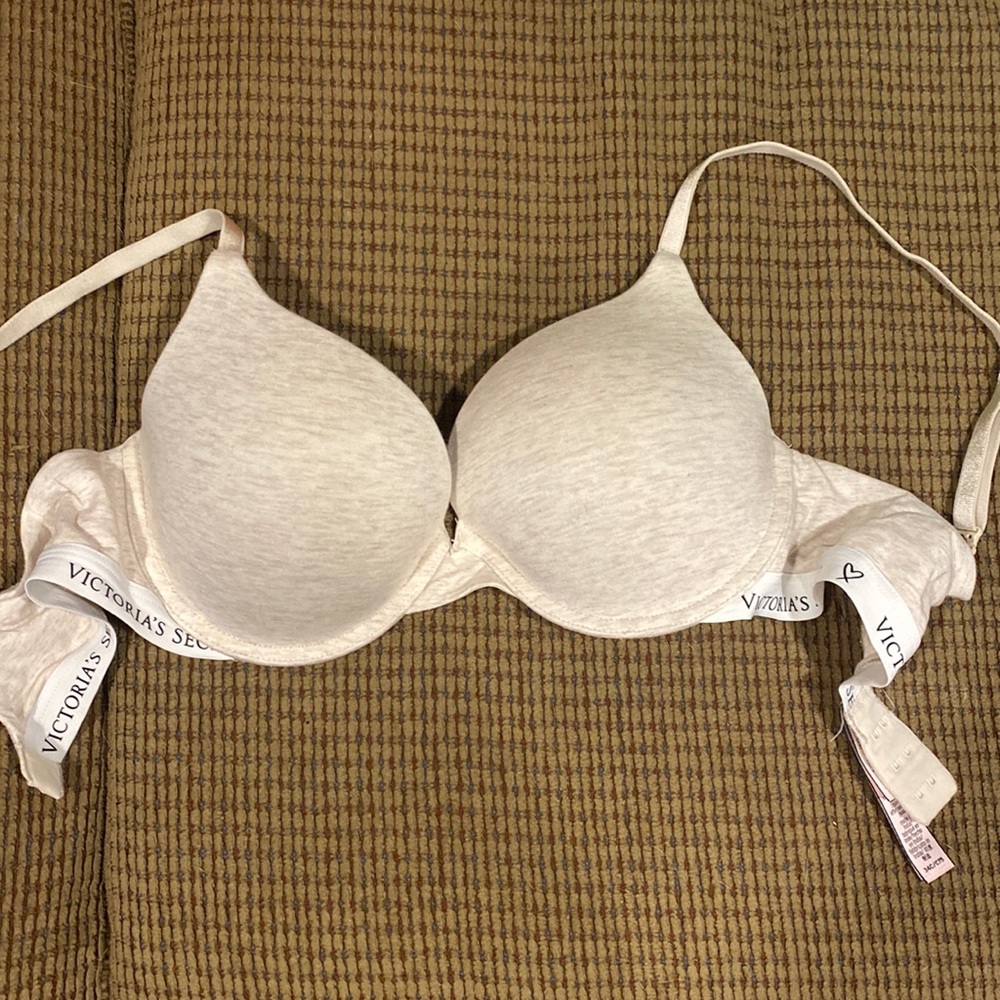 Victorias Secret oatmeal colored t shirt bra